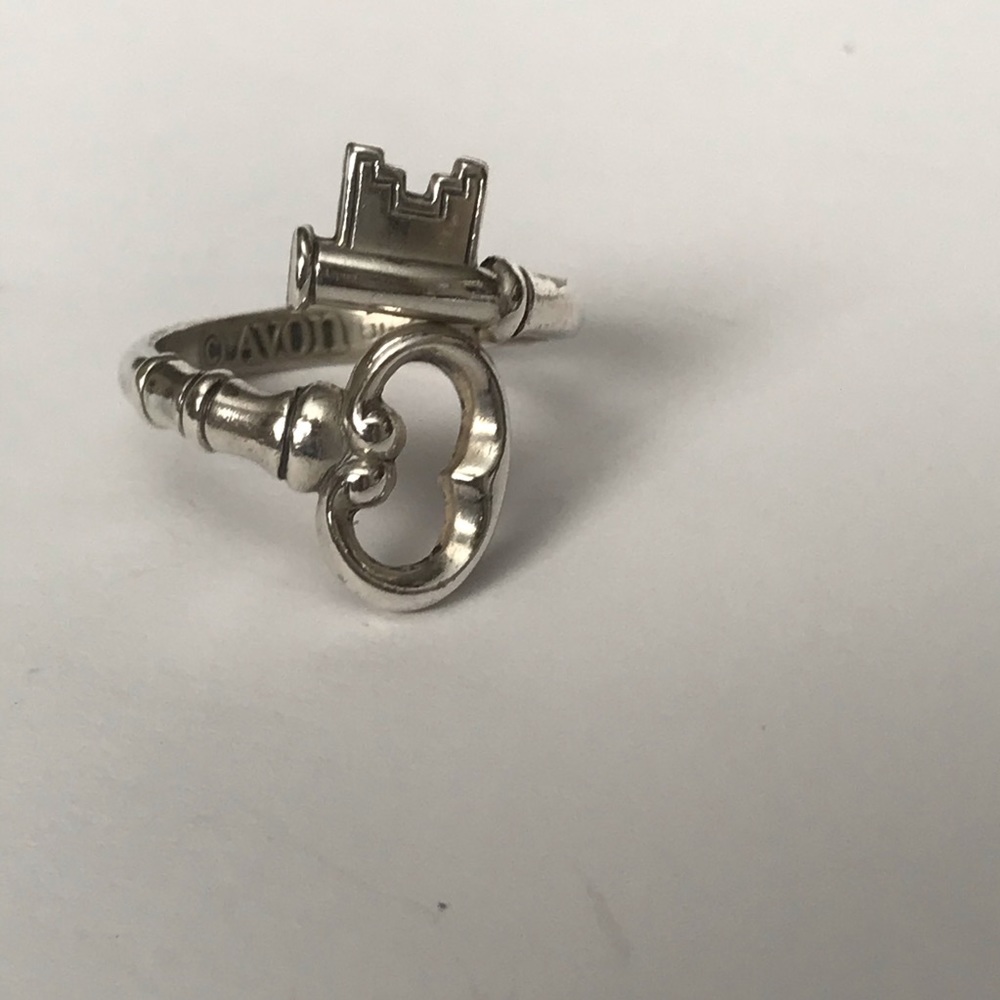 SOLD! 😊 Vintage Sterling Silver Old Key Ring - Picture 3 of 8